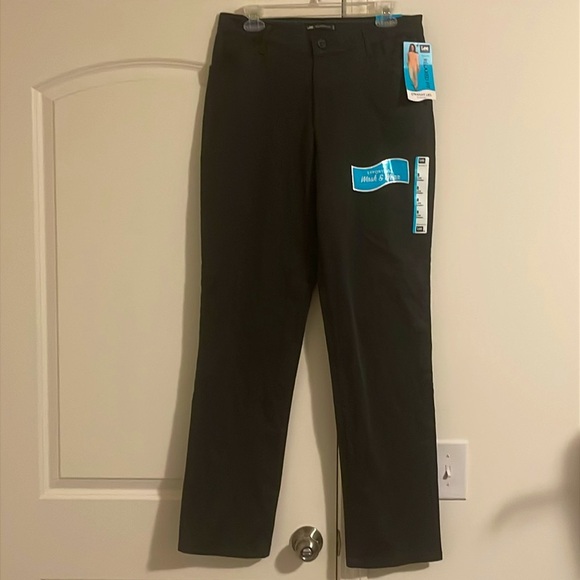 NWT Lee Relaxed Fit Straight Leg Effortless Wash & Wear Long Size 8 NWT - Picture 1 of 6